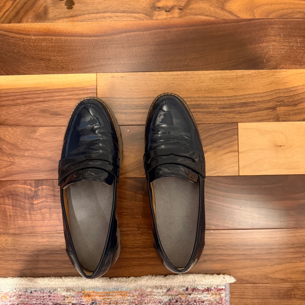 Women’s Navy Blue Vionic “Cheryl” Patent Leather Platform Penny Loafers